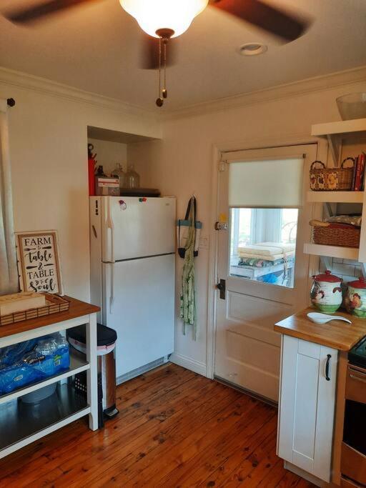 Charming Cottage On A City Farm! Lexington Exteriör bild